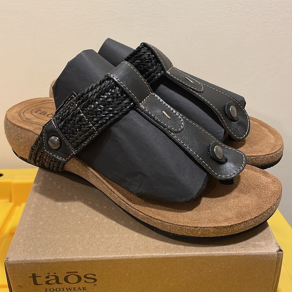 Taos Footwear Pam Sandals, Size 6-6.5 - Picture 2 of 5